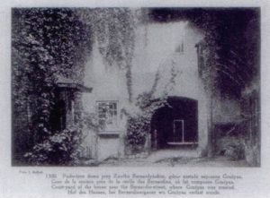 3 pav. Namo Bernardinų gatvėje, kur 1822 metais gyveno Adomas Mickevičius, kiemas. Jano Bulhako (1876-1950) fotografija