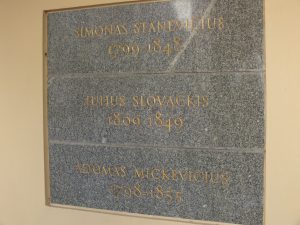 17 pav. Adomo Mickevičiaus memorialinė lenta Vilniaus universiteto Didžiajame kieme